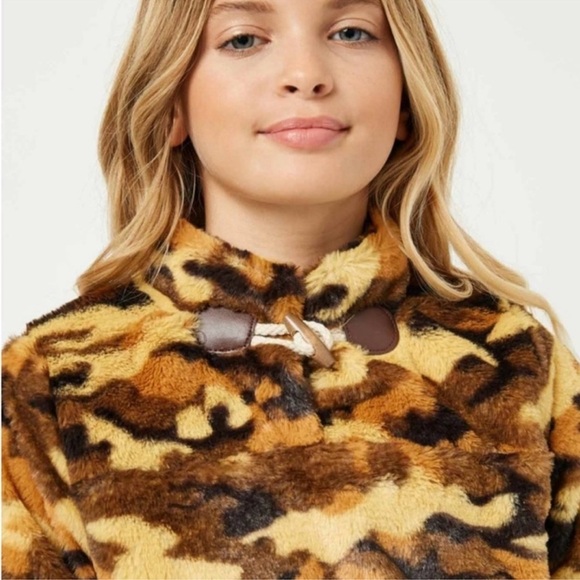 Hayden Girls Fleece Camouflage Pullover - Picture 3 of 3